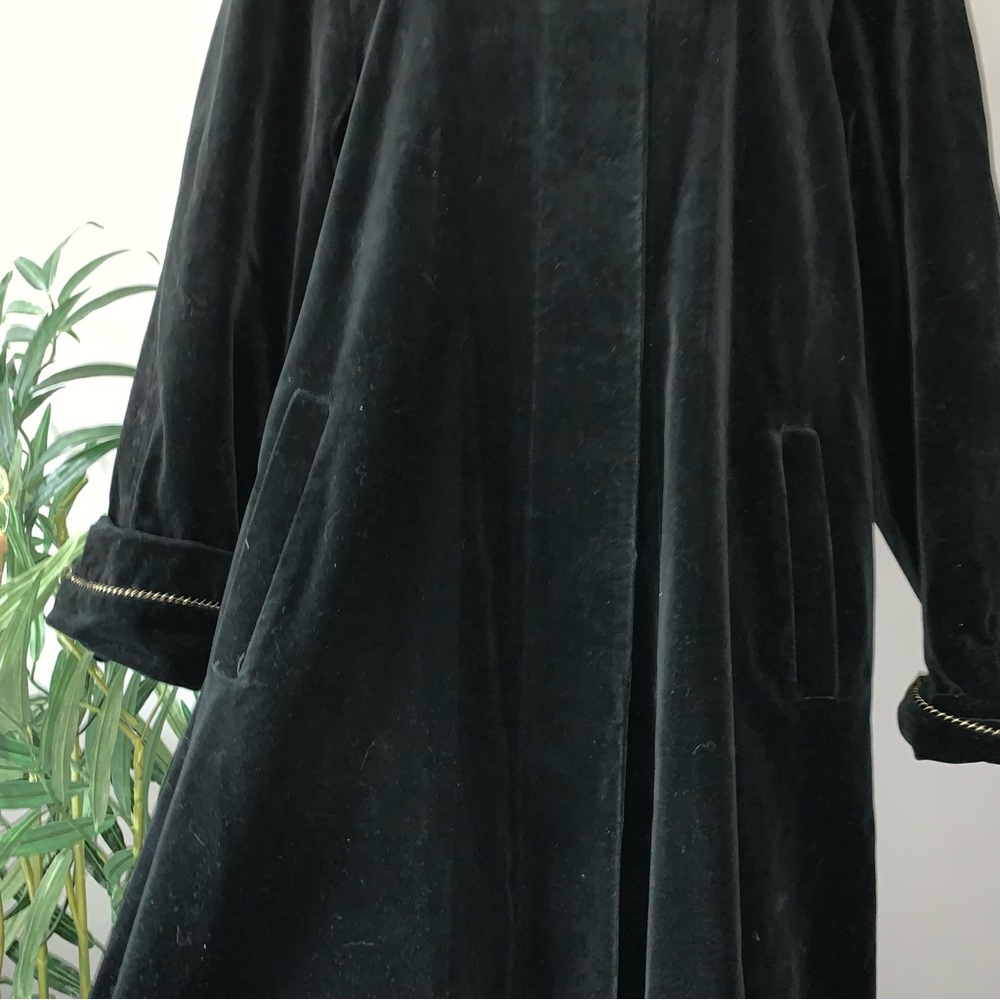 v i n t a g e :: Romantic Soft Velvet Longline Buttoned Coat - Picture 4 of 14